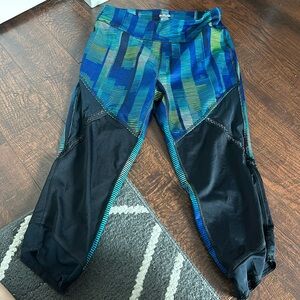 CAPRI LEGGINGS WITH MESH CUT OUT